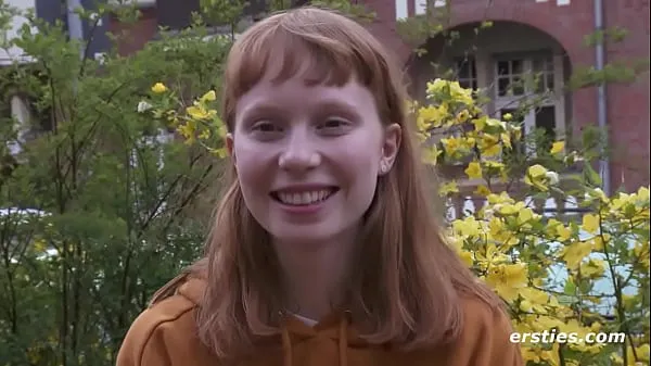 Горячие Ersties: норвежская милашка трет свою волосатую киску крутые видео