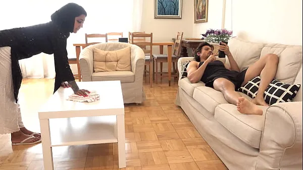 Žhavá The owner banged the desi bi maid on the sofa and fucked her ass badly skvělá videa