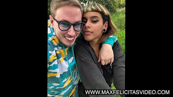 حار SEX IN CAR WITH MAX FELICITAS AND THE ITALIAN GIRL MOON COMELALUNA OUTDOOR IN A PARK LOT OF CUMSHOT بارد أشرطة الفيديو
