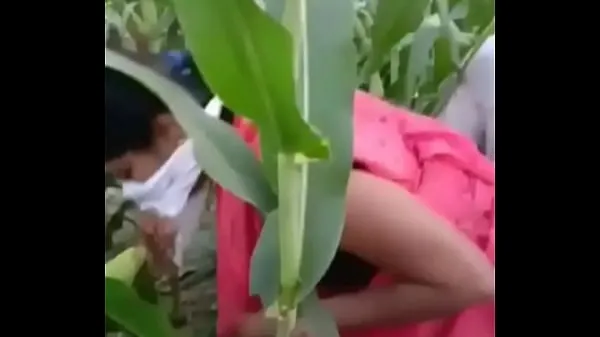 Horúce Indian village Bhabhi sex in farm skvelé videá