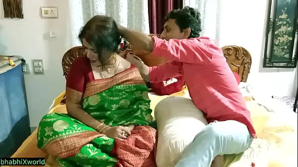Vídeos quentes Nova e linda esposa indiana compartilhada por marido impotente! Foda-se minha esposa legais