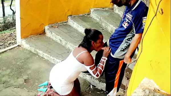 He went to show off in the square and ended up giving a blowjob in public Video keren yang keren
