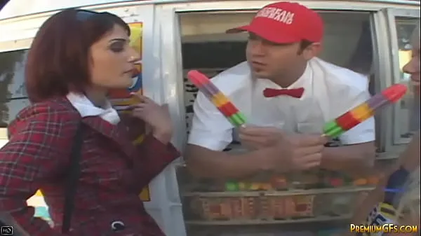 Aubrey and Dalia popsicle Threesome in van Video keren yang keren