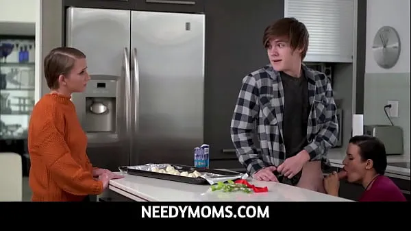 Vidéos chaudes NeedyMoms-Stepmom Penny Barber surprend son beau-fils Tyler Cruise en train de baiser une boîte de pâte crue et l'aide cool