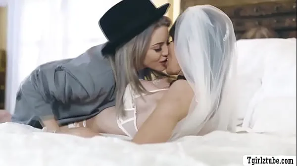 TS bride licks and fucks her photographer Video thú vị hấp dẫn