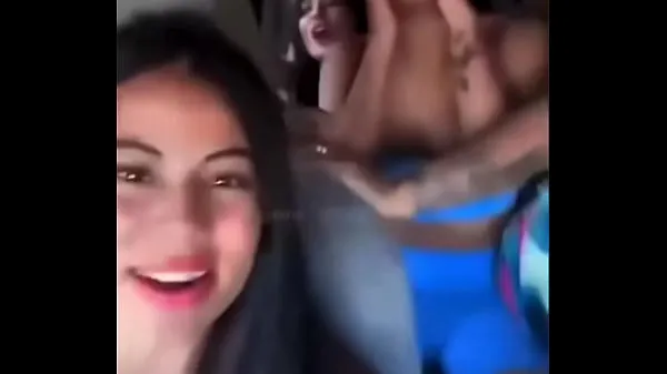Latinas public flashing Video thú vị hấp dẫn
