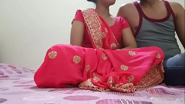 뜨겁Indian Desi newly married hot bhabhi was fucking on dogy style position with devar in clear Hindi audio 멋진 동영상