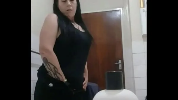 Hot I hid my phone in the bathroom and caught my stepsister fucking herself with the shampoo bottle kule videoer