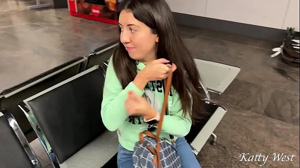 گرم Picked up a girl at the airport and fucked at home ٹھنڈے ویڈیوز