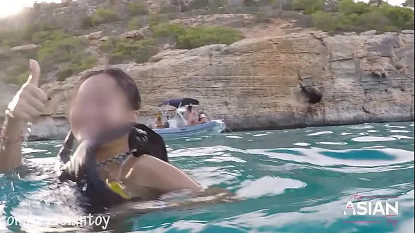 Horúce REAL Outdoor public sex, showing pussy and underwater creampie skvelé videá