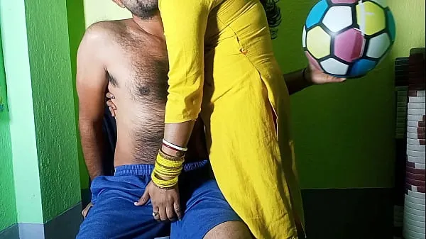 热Indian XXX girl sex playing pussy fucking with volleyball Coach! Girl Sex MMS酷视频