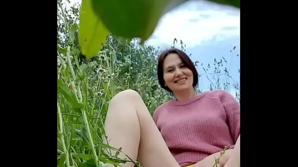 Hot Naked horny MILF in a chamomile field masturbates, pisses and wards off a wasp / Angela-MILF cool Videos