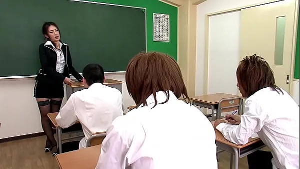 Gorące Horny asian teacher fucks some of her elderly students before heading to a gangbang club fajne filmy