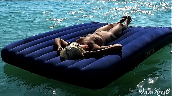 Καυτά I spied on a nudist beach how a naked girl with big tits floats on a mattress and motion δροσερά βίντεο