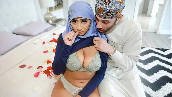 Kuumia Arab Husband Trying to Impregnate His Hijab Wife - HijabLust siistejä videoita