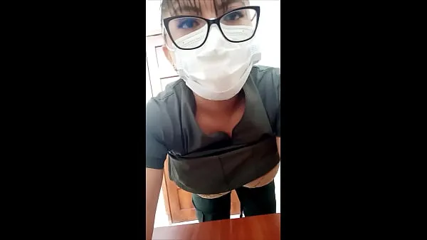 Heiße Video des Augenblicks!! Ärztin startet ihre neuen Pornovideos im Krankenhausbüro!! Echte hausgemachte Pornos der schamlosen Frau, egal wie sehr sie sich der Zahnmedizin widmen möchte, am Ende dreht sie in ihrer Freizeit immer selbstgemachte coole Videos