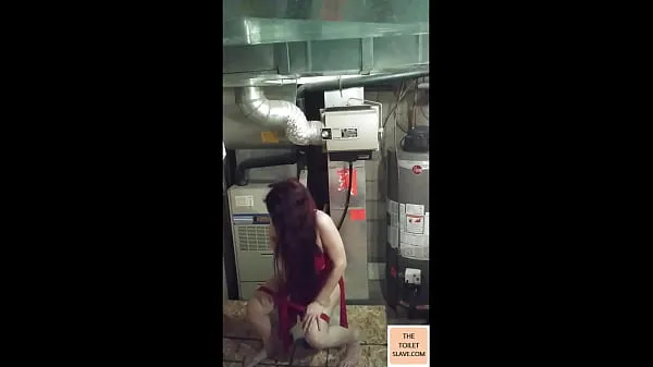 Heta Vidya pisses on the toilet slave coola videor