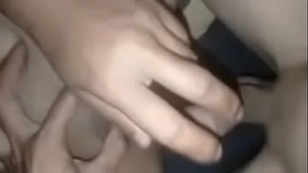 Spreading the beautiful girl's pussy, giving her a cock to suck until the cum filled her mouth, then still pushing the cock into her clit, fucking her pussy with loud moans, making her extremely aroused, she masturbated twice and cummed a lot Video sejuk panas