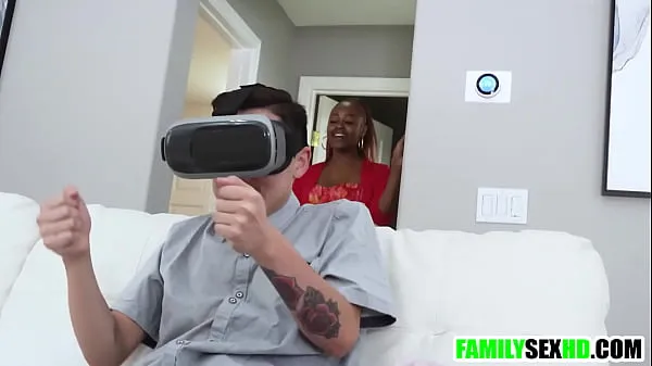 حار Ebony teen fucks BF's step bro while he is busy playing VR games بارد أشرطة الفيديو