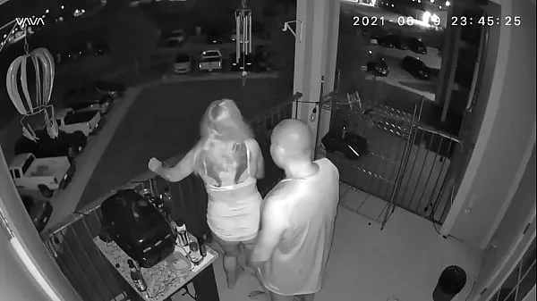 Kuumia Couple caught on the balcony siistejä videoita