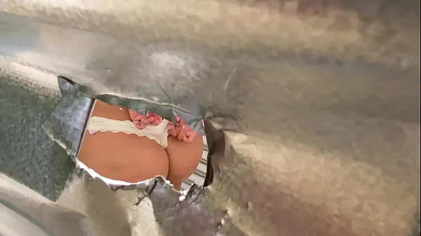 Horúce Espiando por el agujero en la pared de la cabaña en la playa skvelé videá