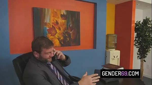 گرم Transsexual boss Natalie Mars got banged by her best employee ٹھنڈے ویڈیوز