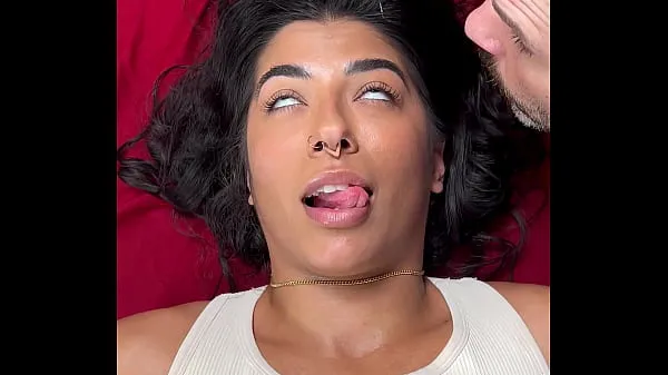 热Arab Pornstar Jasmine Sherni Getting Fucked During Massage酷视频