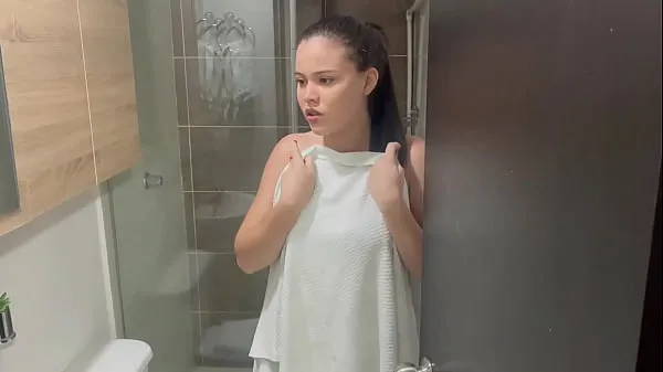 热I invite my shy stepsister to take a bath to fuck her hard and cum in her pussy. H.L酷视频