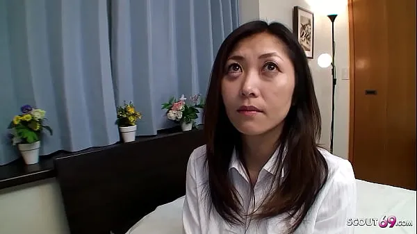 Japanese Mature Step Mom seduce to Fuck and Creampie in Uncensored JAV Pornvídeos interesantes