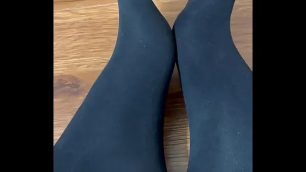 Heiße Flaunting and rubbing together my black nylon feet coole Videos