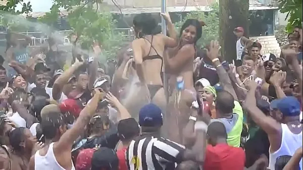 Hot Women undress at Panamanian carnival - 2014 cool Videos