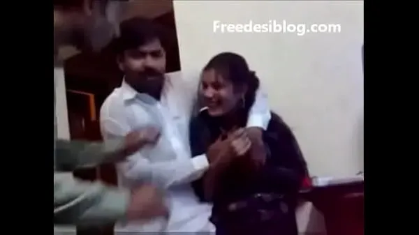 Καυτά Pakistani Desi girl and boy enjoy in hostel room δροσερά βίντεο
