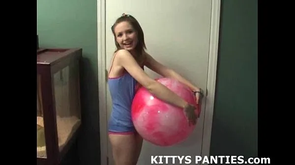 Horúce 18yo teen Kitty throws her first s. party skvelé videá