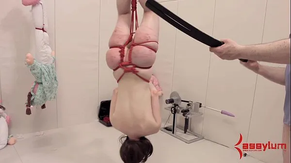Hotte Anal masochist hung upside down and a seje videoer