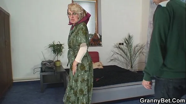 Hot Lonely old grandma pleases an young guy cool Videos